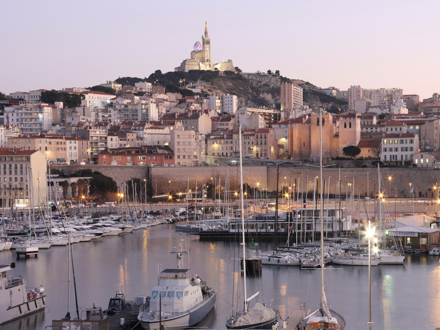 Vue du Vieux-Port et des quartiers de Marseille